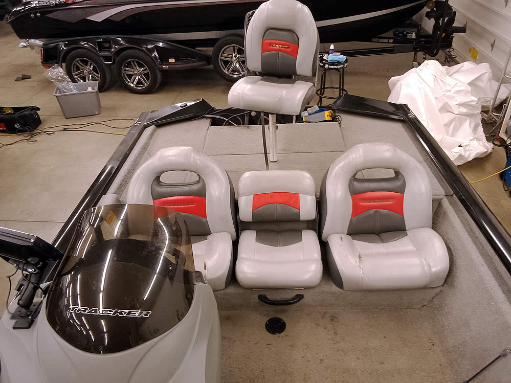  Bass Tracker Boat Seats