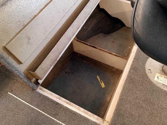 2006-Crestliner-1850-Fish-Hawk-Mercury-90-4S-21