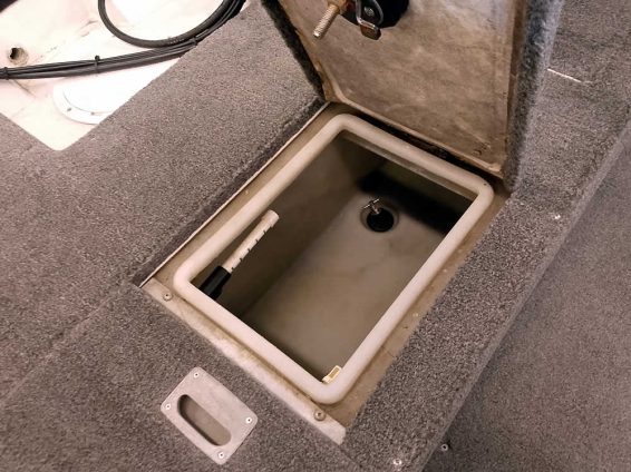 2006-Crestliner-1850-Fish-Hawk-Mercury-90-4S-34