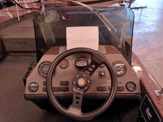 1993-Ranger-690-Fisherman-SC-Mercury-150-4S-28