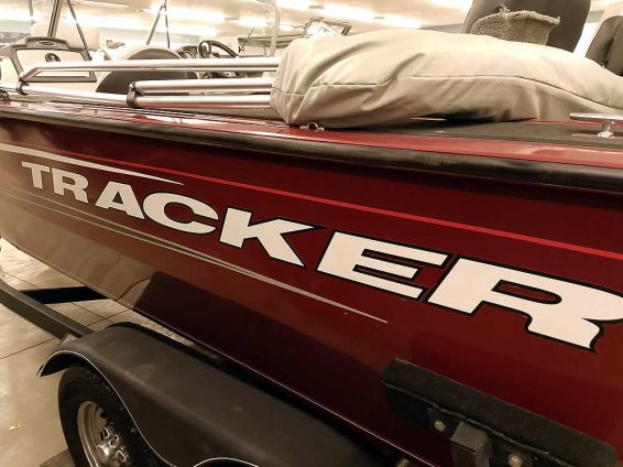 2018-Tracker-Targa-V18-WT-Mercury-150-4S-13