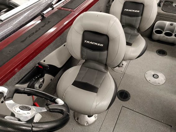 2018-Tracker-Targa-V18-WT-Mercury-150-4S-22