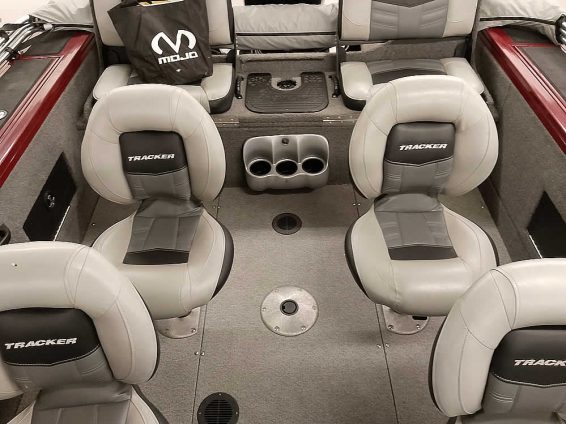 2018-Tracker-Targa-V18-WT-Mercury-150-4S-29