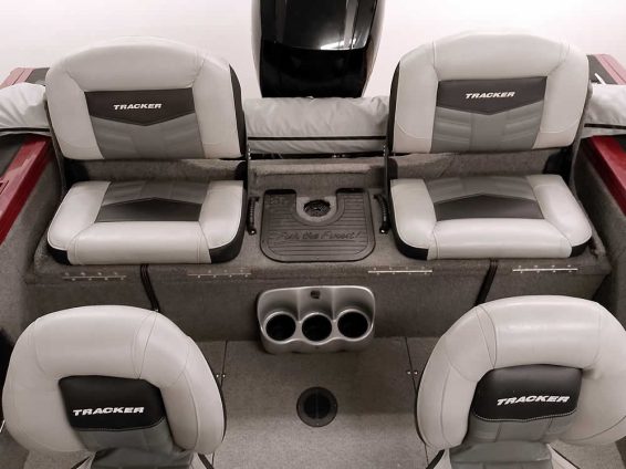 2018-Tracker-Targa-V18-WT-Mercury-150-4S-34