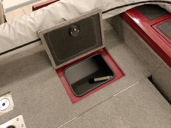 2018-Tracker-Targa-V18-WT-Mercury-150-4S-36