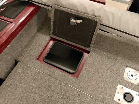 2018-Tracker-Targa-V18-WT-Mercury-150-4S-37