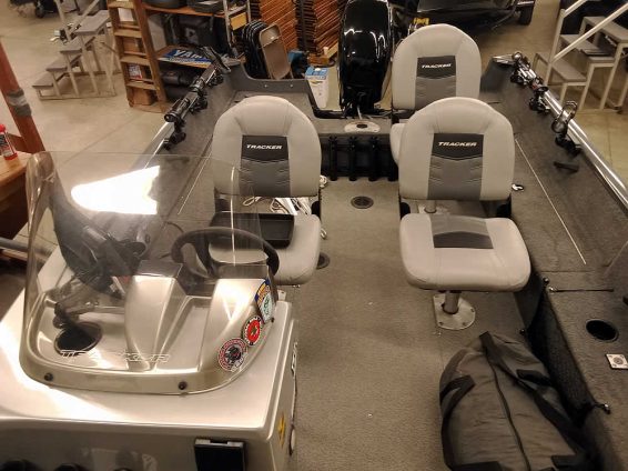 2018-Tracker-Pro-Guide-16-Mercury-60-4S-14