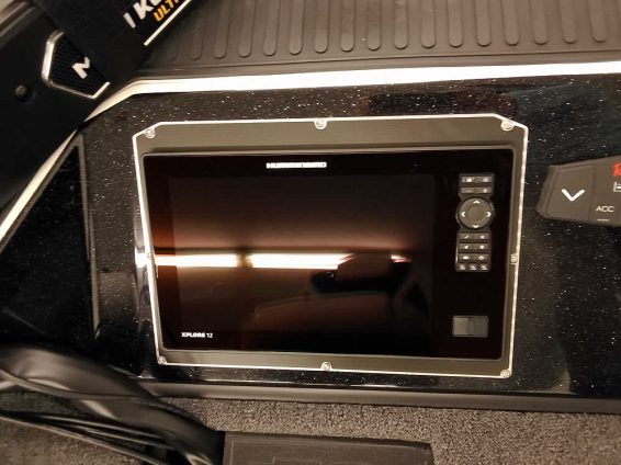 2026-Ranger-620xFS-Pro-Whiteout-Mercury-300-XS4S-11