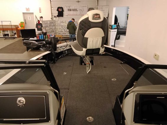 2026-Ranger-620xFS-Pro-Whiteout-Mercury-300-XS4S-8