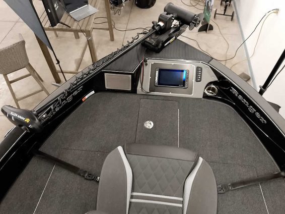 2026-Ranger-622FS-Blackout-Mercury-400-Verado-4S-17