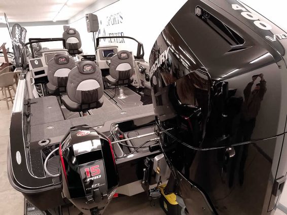 2026 Ranger 622FS Blackout - Mercury 400 Verado Four Stroke