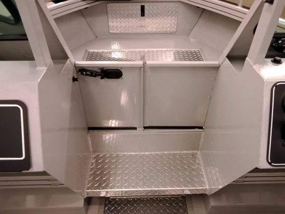 2026-Smoker-Craft-Phantom-20-OS-Mercury-200-XS4S-blk-14