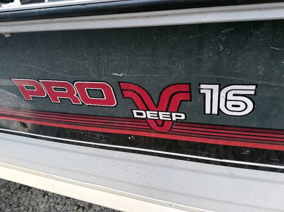 1990 Tracker Pro Guide Deep-V 16 - Johnson 48 SPL