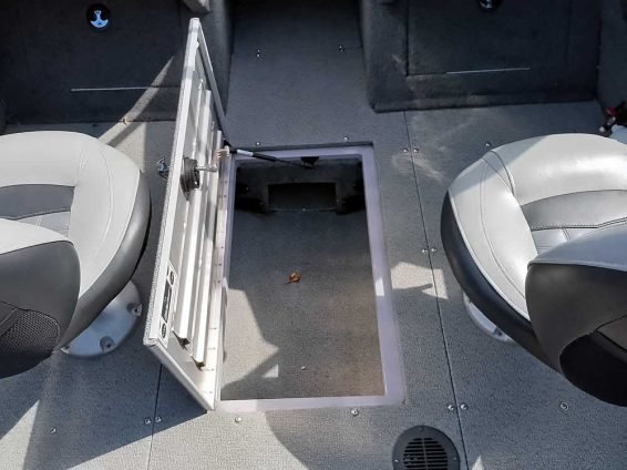 2018-Tracker-Targa-V18-WT-Mercury-150-4S-10