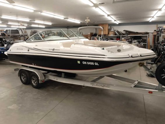 2015 Hurricane 217 Sun Deck - Volvo 5.7 GXi IO