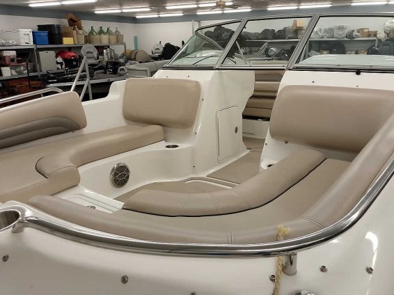 2015-Hurricane-217-Sundeck-Volvo-57GXi-IO-10