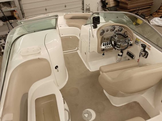 2015-Hurricane-217-Sundeck-Volvo-57GXi-IO-12