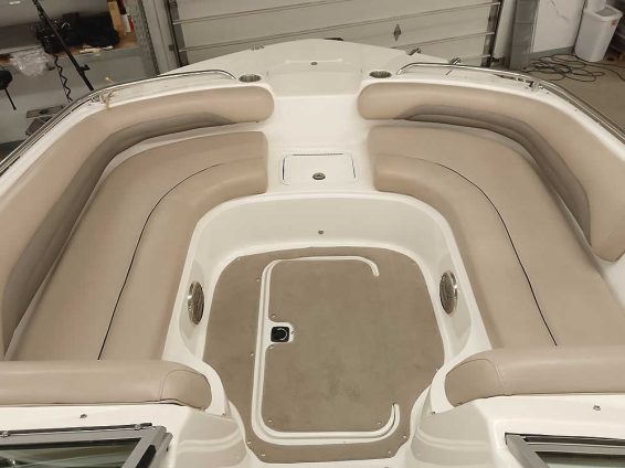 2015-Hurricane-217-Sundeck-Volvo-57GXi-IO-13