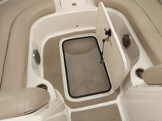 2015-Hurricane-217-Sundeck-Volvo-57GXi-IO-14