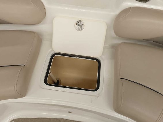2015-Hurricane-217-Sundeck-Volvo-57GXi-IO-16