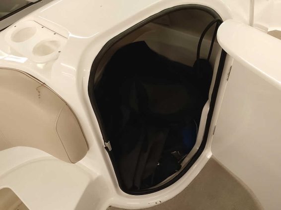 2015-Hurricane-217-Sundeck-Volvo-57GXi-IO-19