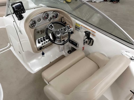 2015-Hurricane-217-Sundeck-Volvo-57GXi-IO-22