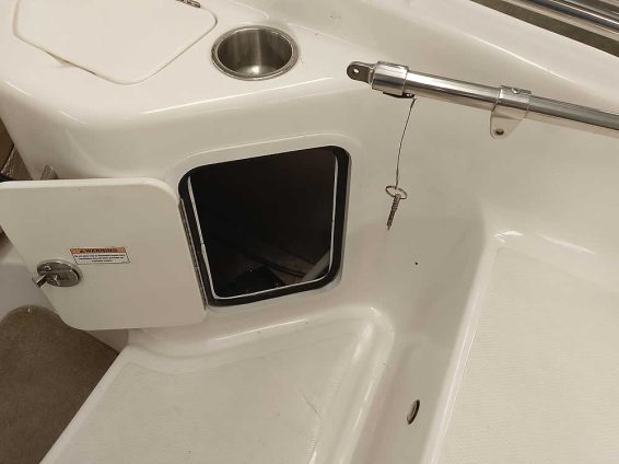 2015-Hurricane-217-Sundeck-Volvo-57GXi-IO-30