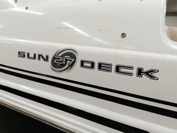 2015-Hurricane-217-Sundeck-Volvo-57GXi-IO-4