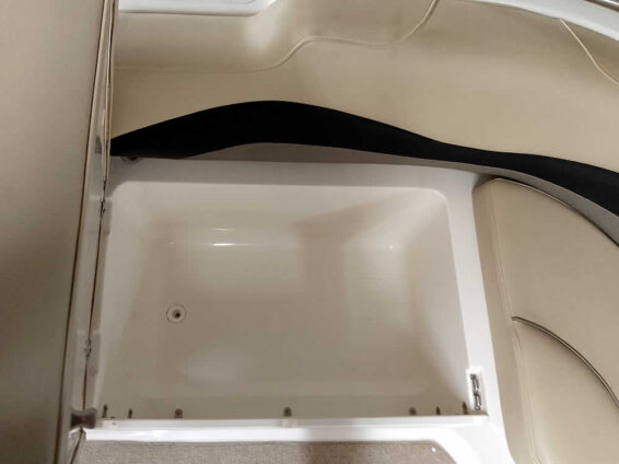 2015-Hurricane-202-SunDeck-Sport-Mercruiser-43L-12