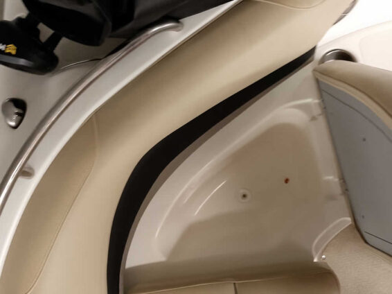 2015-Hurricane-202-SunDeck-Sport-Mercruiser-43L-13