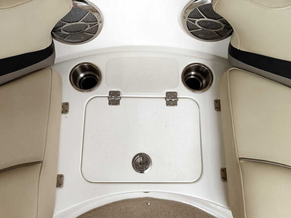 2015-Hurricane-202-SunDeck-Sport-Mercruiser-43L-14