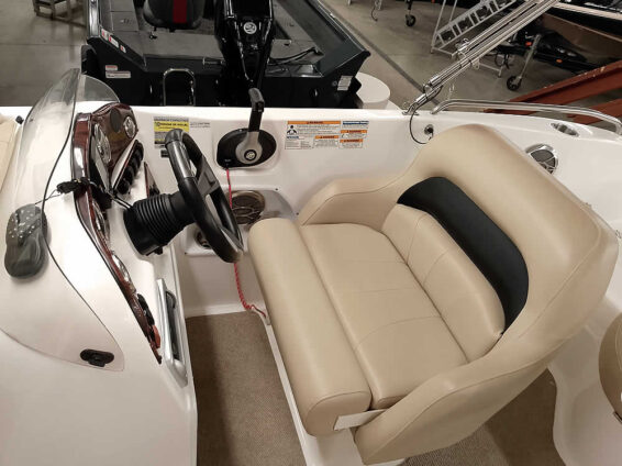 2015-Hurricane-202-SunDeck-Sport-Mercruiser-43L-17