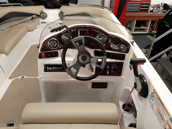 2015-Hurricane-202-SunDeck-Sport-Mercruiser-43L-18
