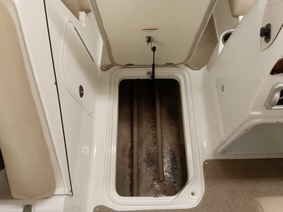 2015-Hurricane-202-SunDeck-Sport-Mercruiser-43L-23