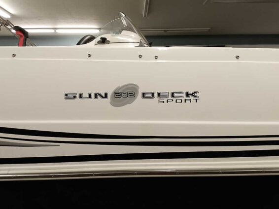 2015 Hurricane 202 Sun Deck Sport - Mercruiser 4.3L I/O