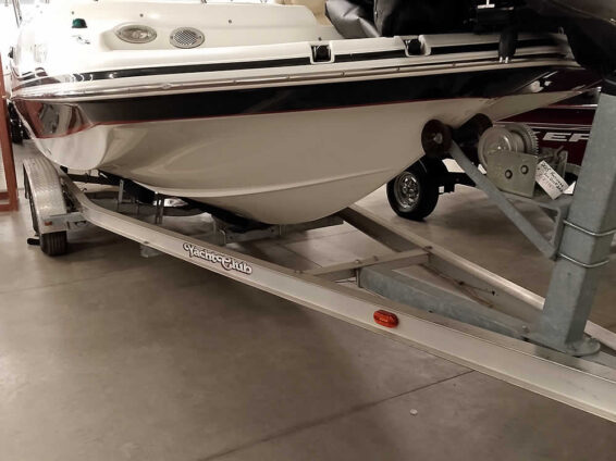 2015-Hurricane-202-SunDeck-Sport-Mercruiser-43L-5