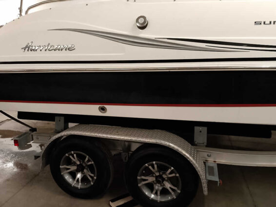 2015-Hurricane-202-SunDeck-Sport-Mercruiser-43L-6