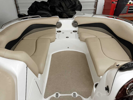 2015-Hurricane-202-SunDeck-Sport-Mercruiser-43L-7