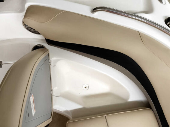 2015-Hurricane-202-SunDeck-Sport-Mercruiser-43L-9